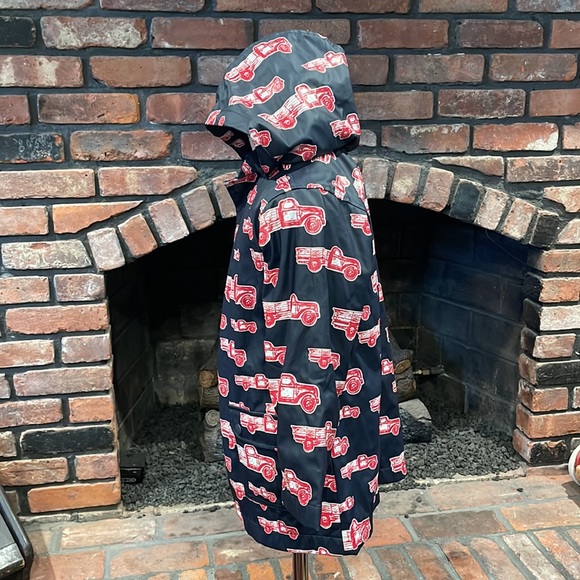 Kitestrings Navy & Red truck print Rain Coat size 5/6 - Picture 3 of 9